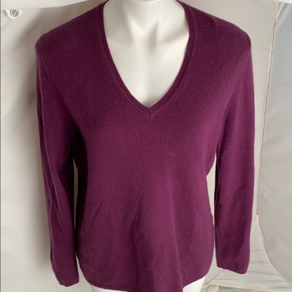 Lord and Taylor purple v-neck cashmere sweater XL